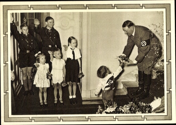 Ganzsachen Ak Kinder begrüßen Adolf Hitler, Blumenstrauß, Propaganda, Hitlerjugend, BDM