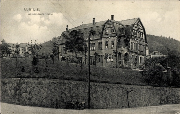 Ak Aue im Erzgebirge Sachsen, AUE i. E., Gemeinschaftshaus, Gebäude, Landschaft
