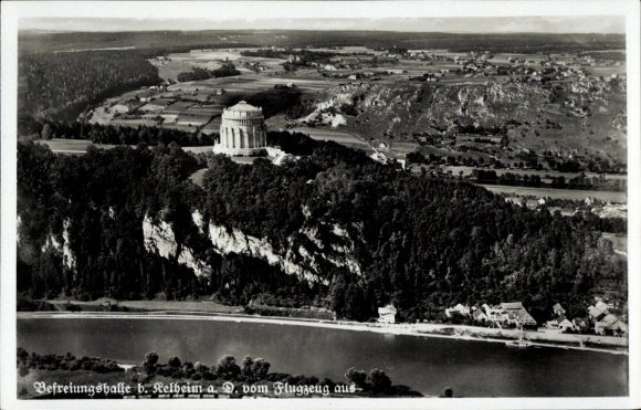 Ak Kelheim an der Donau Niederbayern, Befreiungshalle, Fliegeraufnahme