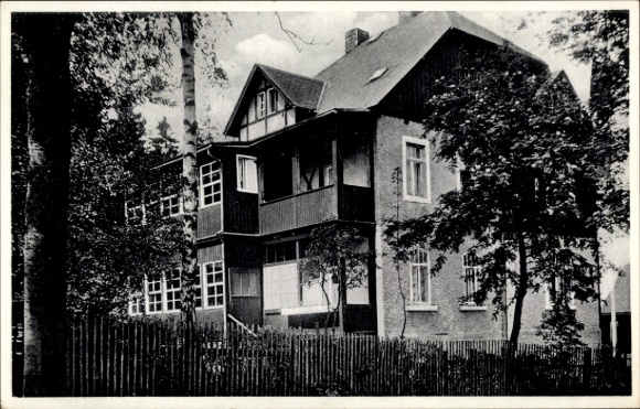 Ak Kipsdorf Altenberg im Erzgebirge, Haus Waldeck, ehemaliges Gästeheim, umgeben von Bäumen, P...
