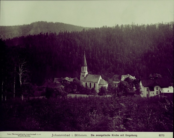 foto Janské Lázně Johannisbad Reg.Königgrätz, gezicht op de stad en de evangelische kerk, rond 1900