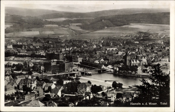 Ak Hameln Weser, Fliegeraufnahme der Ortschaft, Totalansicht
