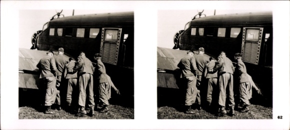 Stereo Raumbild Foto Fliegen und Siegen Nr. 62, Fallschirmjäger vor dem Start