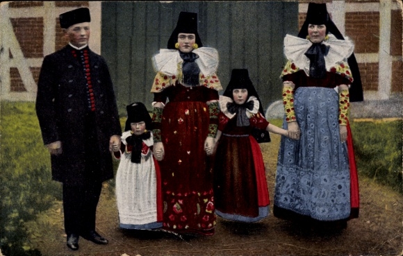 Postcard Trachten Schaumburg Lippe, Family, Children