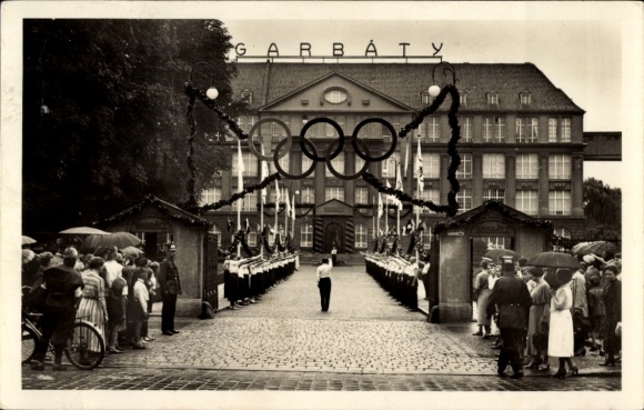 Ak Berlin Pankow, Zigarettenfabrik Garbaty, Festschmuck zu den Olympischen Spielen, Deutscher Gruß