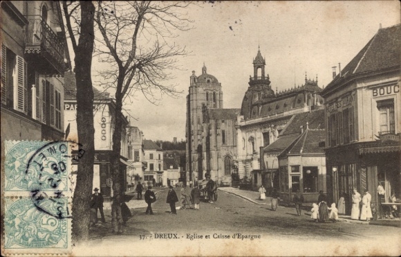 Postcard Dreux Eure et Loir, Church and Caisse d'Epargne, street view, people on the street