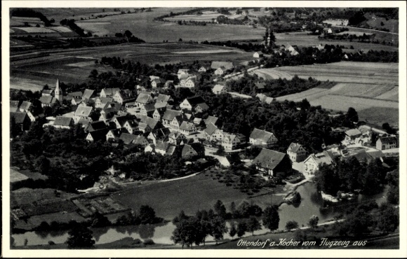 Ak Ottendorf Okrilla Sachsen, Luftaufnahme von Ottendorf, kleine Häuser, ländliche Umgebung
