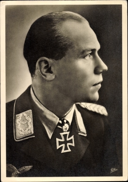 Ak Ritterkreuzträger Major Helmut Wick, Offizier der deutschen Luftwaffe, Jagdflieger