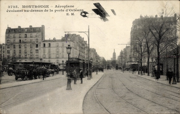Postcard Montrouge Hauts de Seine, Aéroplane évoluant au-dessus de la porte d'Orléans, Tram