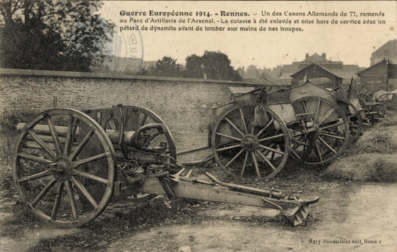 CPA Rennes Ille-et-Vilaine, 1914, Un des Canons Allemands de 77, ramenés au Pare d'Artillerie