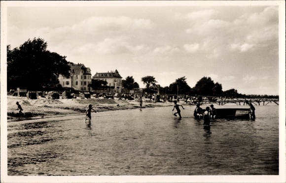Ak Ostseebad Scharbeutz in Ostholstein, Partie am Strand, Blick über die See