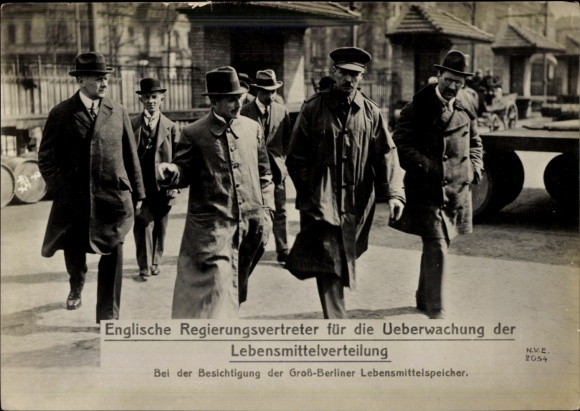 Postcard Berlin, British government representatives for the monitoring of food distribution