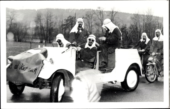 Photo Postcard Malsch in Baden, on the way to the spa, men in Arab disguise, car, motorcycles