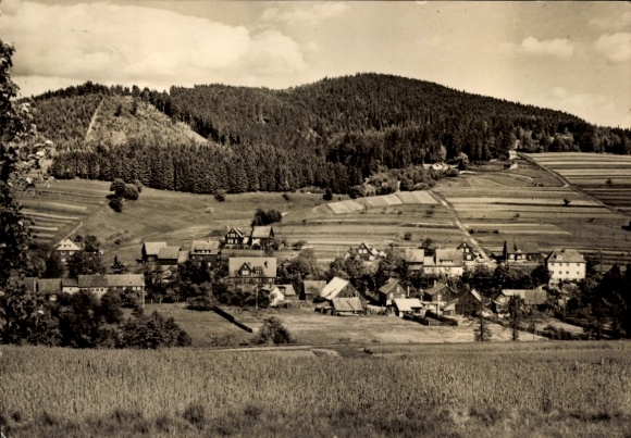 KP Breitenbach Schleusingen w Turyngii, krajobraz ze wzgórzami, wioskami, drzewami, Lasem Turyńskim