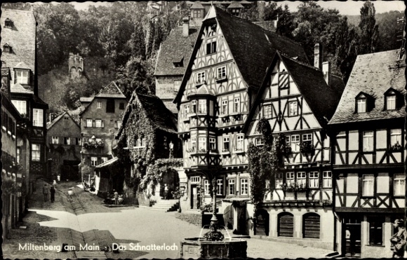 Postcard Miltenberg am Main Lower Franconia, half-timbered houses, Schnatterloch, fountain