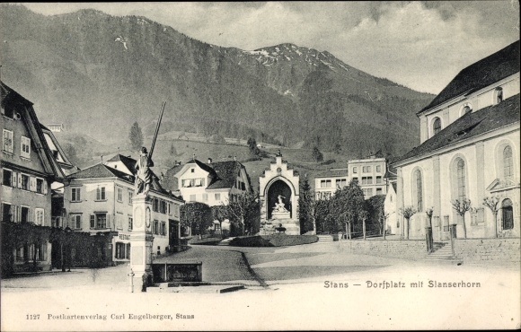 KP Stans Kanton Nidwalden, wiejski plac ze Slanserhornem