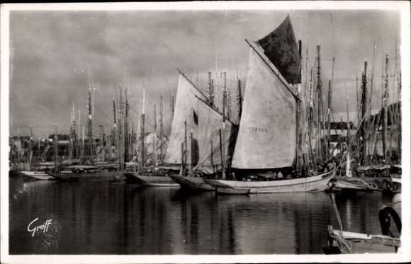 PC Concarneau Finistère, tuna fisherman in the harbor