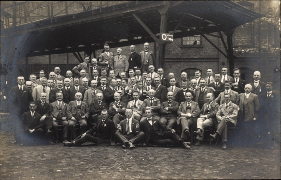 Foto Ak Stadtroda in Thüringen, Gruppenaufnahme von Männern in Anzügen