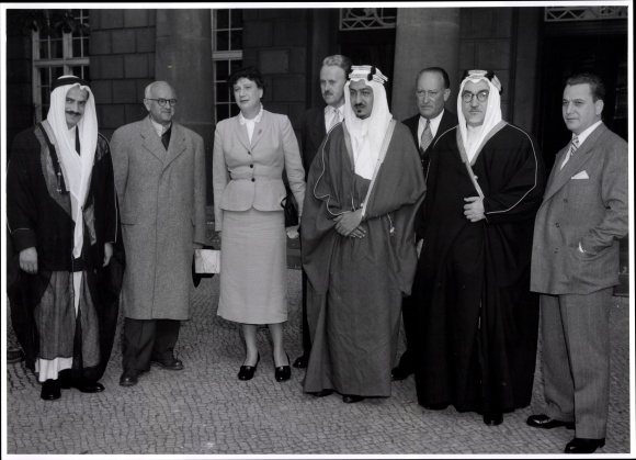 Foto Berlin, Bert Sass, Prinz von Transjordanien mit Gefolgschaft, Gruppenbild