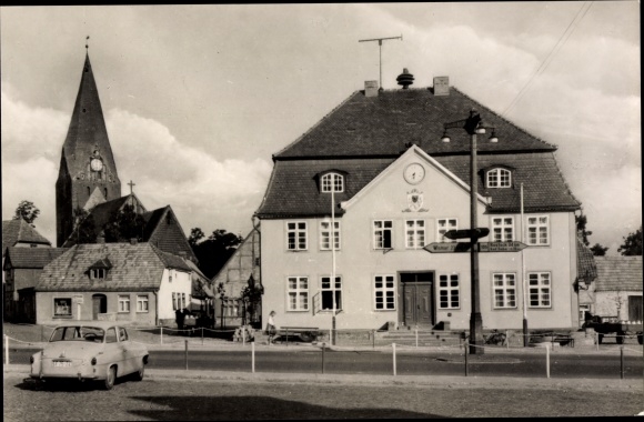 Ak Neubukow Mecklenburg, Partie am Rathaus, Kirche
