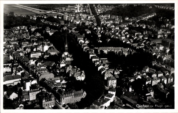 Ak Gießen an der Lahn Hessen, Luftaufnahme von  Stadtansicht,  Architektur