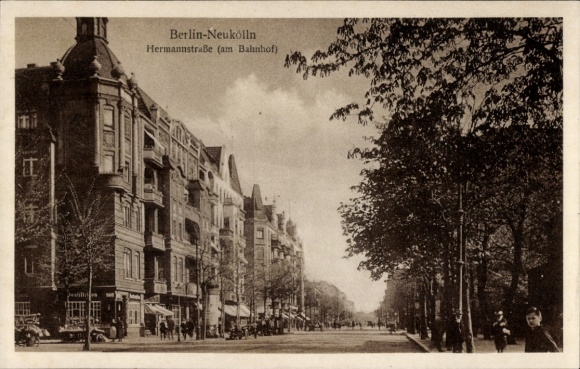 KP Berlin Neukölln, Hermannstraße na dworcu kolejowym, sklepy, kolumna ogłoszeniowa