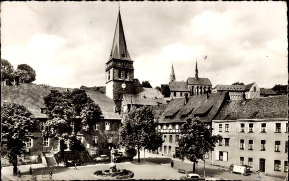 Postcard Warburg in Westphalia, market square with fountain, church, houses, trees, cars