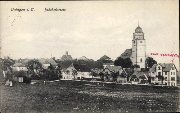 Postcard Usingen, view of the Bahnhofstrasse, church