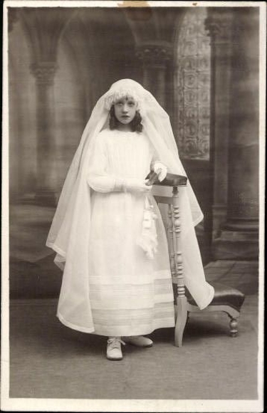 10 AK photography young girls in communion dresses