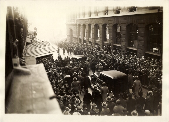 Photo Paris VIII, Gare Saint Lazare, M. Laval, crowd