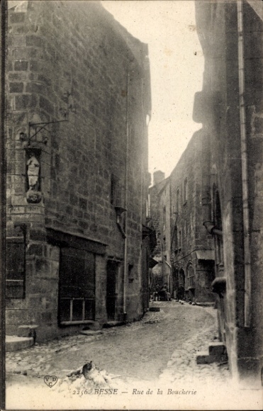 Postcard Besse et Saint Anastaise Puy de Dôme, Rue de la Boucherie