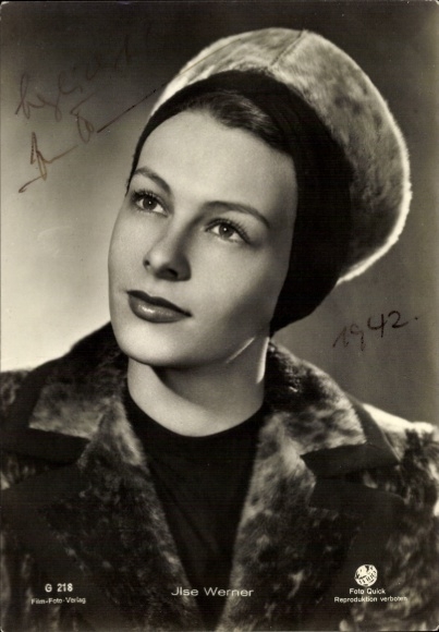 Postcard actress Ilse Werner, portrait with fur cap, coat, Film Photo Verlag G 218, autograph