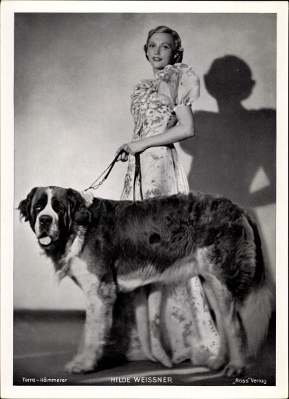 Photo actress Hilde Weissner, standing portrait in dress, dog, St. Bernard
