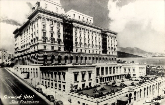 Ak San Francisco Californië VS, Fairmont Hotel, grote gebouwen, veel mensen, architectuur