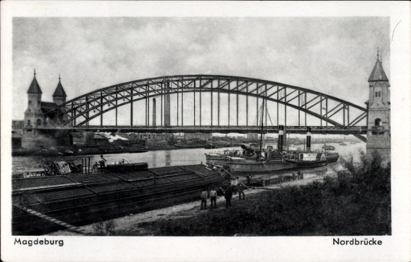 Postcard Magdeburg in Saxony-Anhalt, North Bridge, Barges