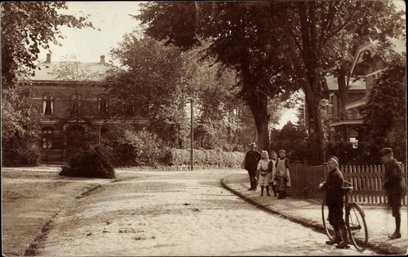 foto Ak Schenefeld wijk Rendsburg, weggedeelte, kinderen, fiets