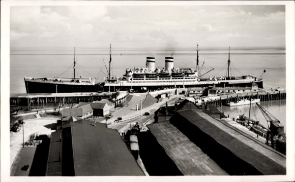 North Sea resort of Cuxhaven, express steamer HANSA, Hamburg-America Line at the overseas pier in Cuxhaven...