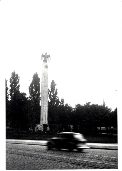 zdjęcie Kaliningrad Królewiec Prusy Wschodnie, fragment ulicy, pomnik