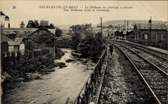 Ak Neufchâtel en Bray Seine Maritime, La Bethune au passage a ebene, spoorlijnen