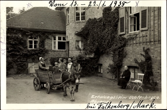 Foto Ak Falkenberg in der Mark, Erholungsheim Uchtenhagen, Gruppenbild auf Eselkarren