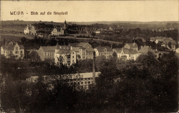 Ak Weida in Thüringen, Aussicht auf Neustadt,  Architektur, Wolken am Himmel