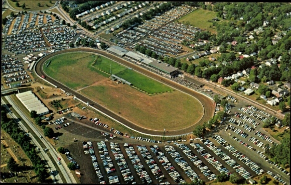 Ak Atlantic City New Jersey USA, luchtfoto van de renbaan, veel geparkeerde auto's