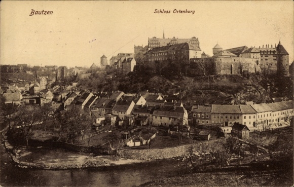 Ak Bautzen in Oberlausitz, kasteel Ortenburg, stadsgezicht, rivier en gebouwen op de voorgrond