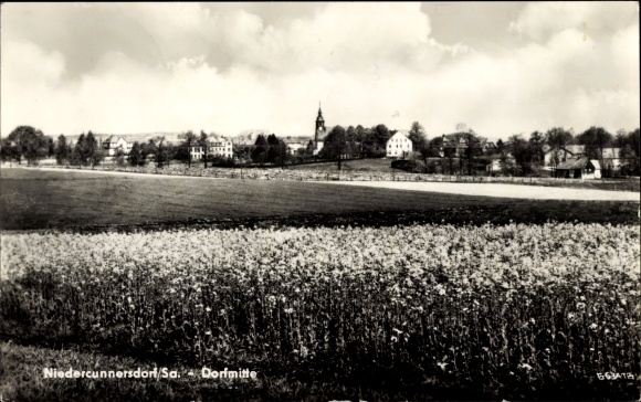 Ansichtkaart Niedercunnersdorf Kottmar in Saksen, uitzicht over de velden naar het dorpscentrum