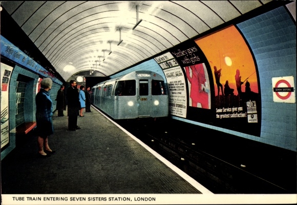 Postcard London City, Tube Train entering Seven Sisters Station