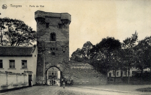 Ak Tongres Tongeren Vlaanderen Limburg, Porte de Visé, historische stadsmuur, bomen, oude archi...