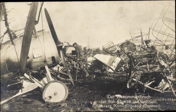 Postcard Collapse of the Italian army in Venetia, large fighter aircraft Caproni, debris