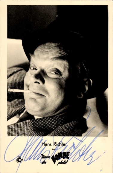 Postcard actor Hans Richter, portrait, when the bomb bursts, autograph, cigarette