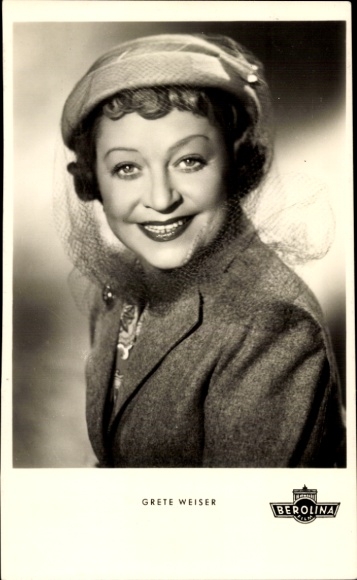 Postcard actress Grethe Weiser, portrait, hat