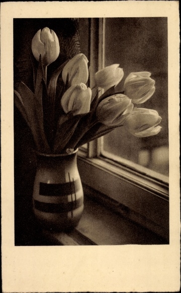 Postcard vase with tulips